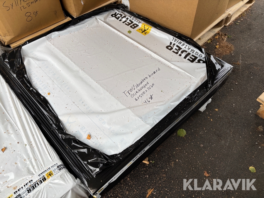 Trossbottenboard oljehärdad 6x550x1220 mm 46 st