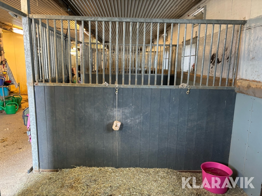 Hästbox mellanvägg