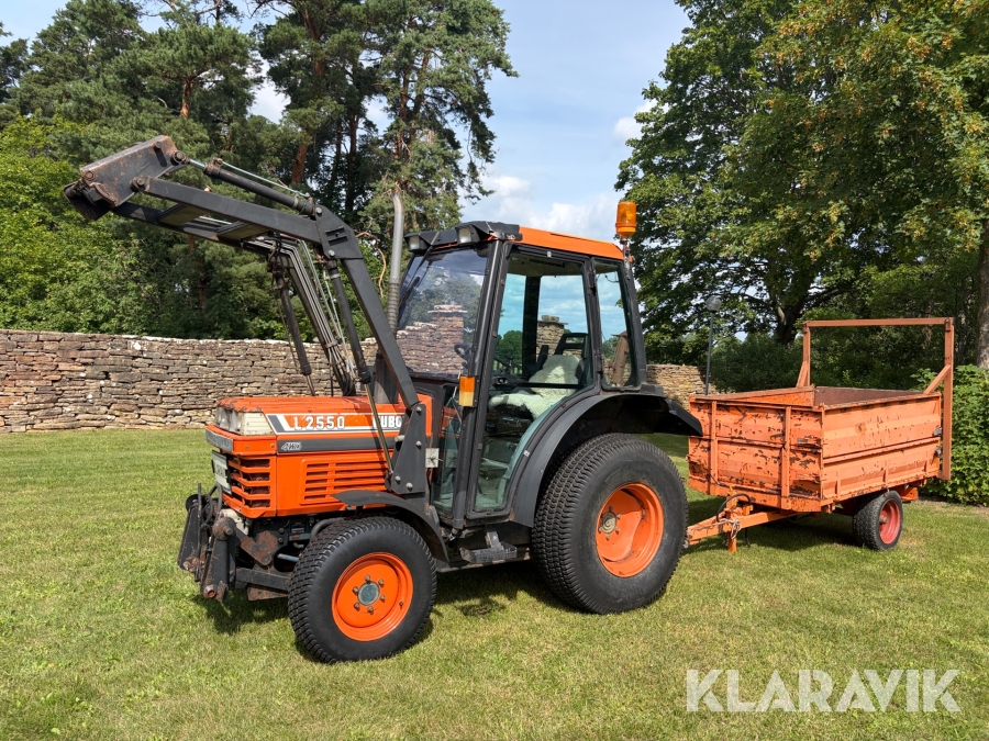 Traktor Kubota L 2550 DT med lastare och 5 st redskap