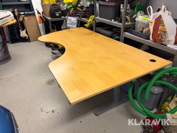 4st Skrivbord och 1 hurts