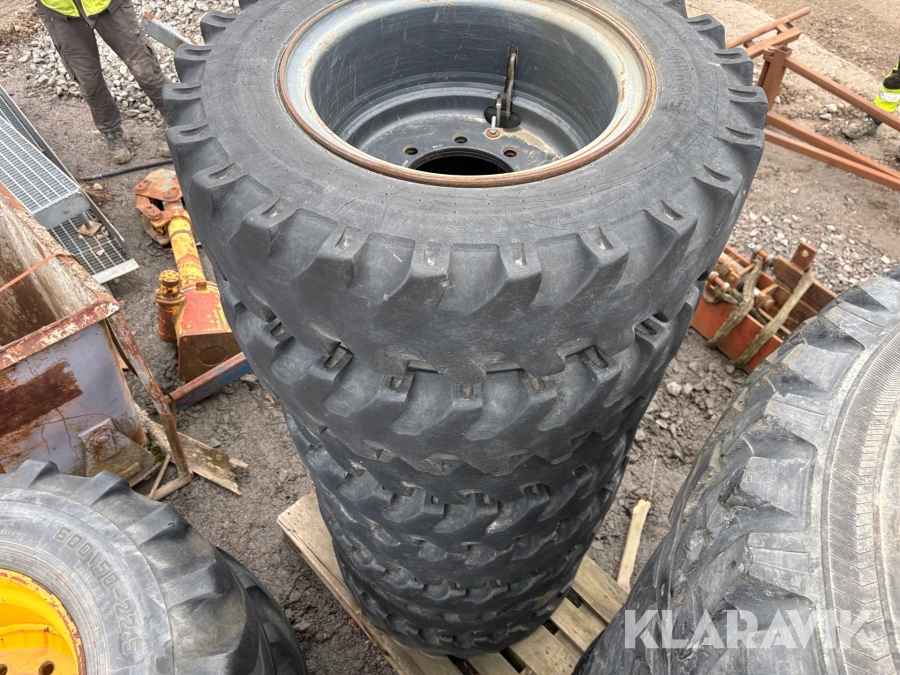 Entreprenaddäck till hjulgrävare Mitas 8.25-20 med fälg 4st par