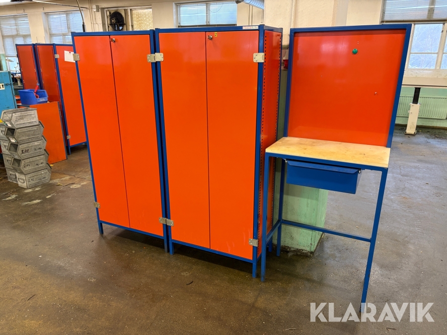 Plåtskåp 2st med arbetsbänk