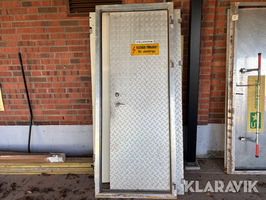 Aluminiumdörr med utrymningshandtag