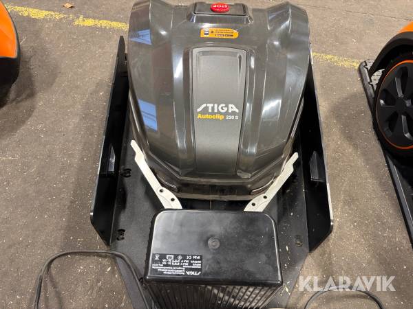 Robotgräsklippare Stiga Autoclip 230s 2000m2