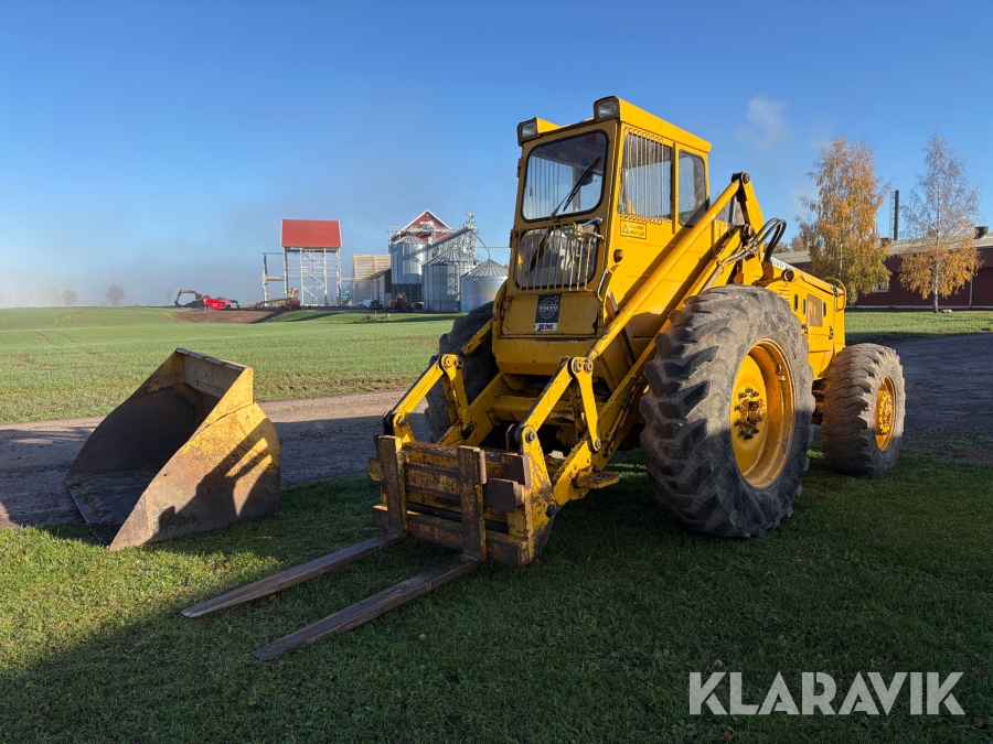 Baklastare Volvo BM LM 841 med flera redskap