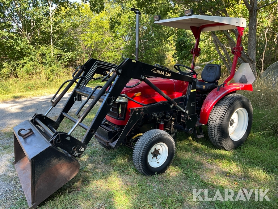 Traktor Jinma 254 med redskap