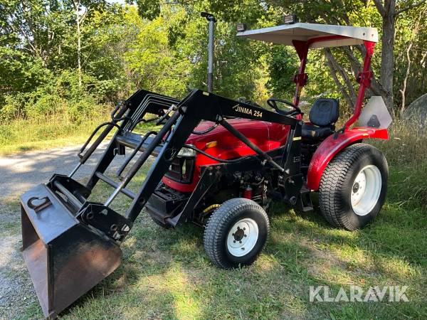 Traktor Jinma 254 med redskap