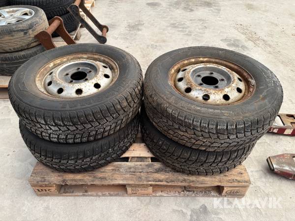 Vinterdäck på fälg Marshal 235/65R16C 4st