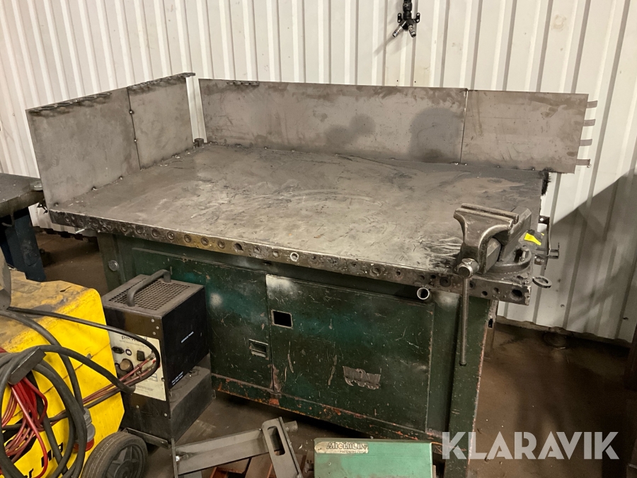 Svetsbord med skruvstycke