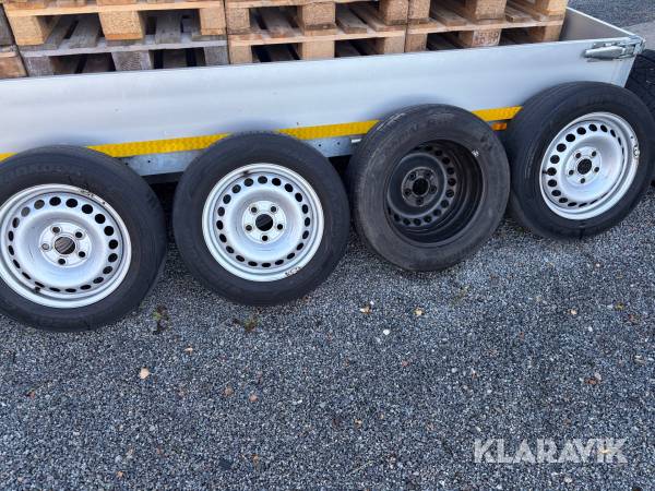 Däck på fälg 205/65R16C 4 st