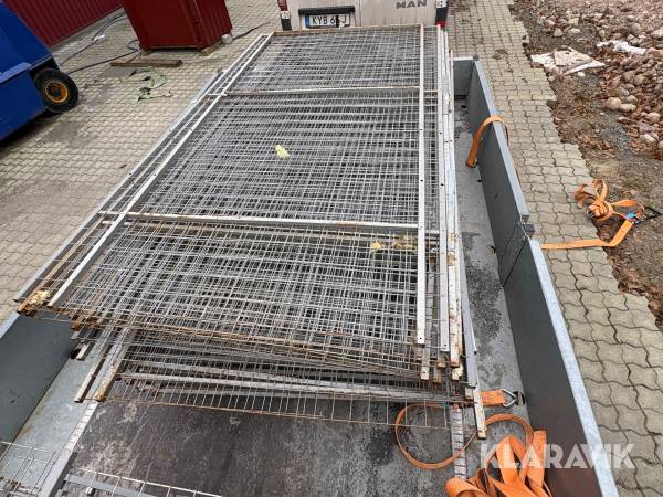 Förrådsgaller med gångdörrar