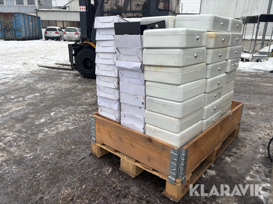 Parti med nyckelskåp/Kassaskrin Lindal