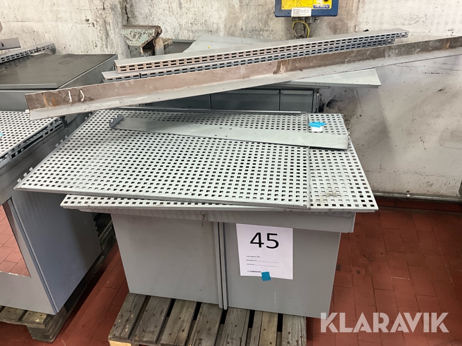 Arbetsbänk med vertygstavla