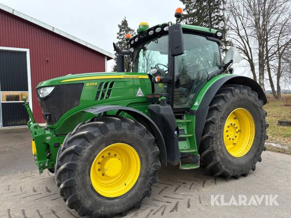 Traktor John Deere 6215R