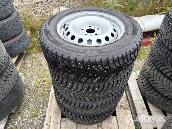 Vinterhjul med dubbdäck Bridgestone Blizzak Spike3 165/65R15 Passande Renault Kangoo 4 st