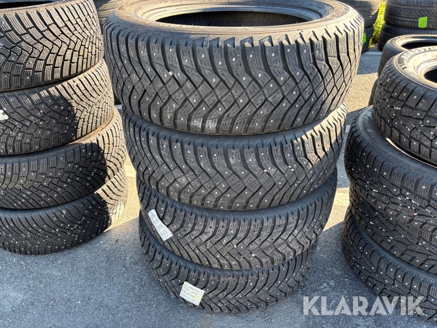 Vinterdäck Goodyear 235/60-18 dubb