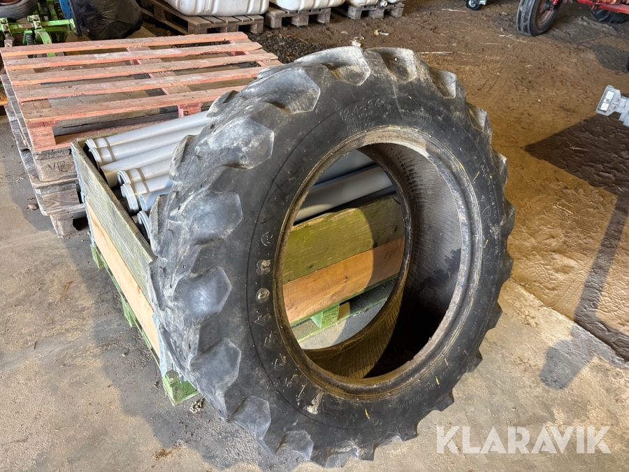 Däck Firestone 12.4-24 1st