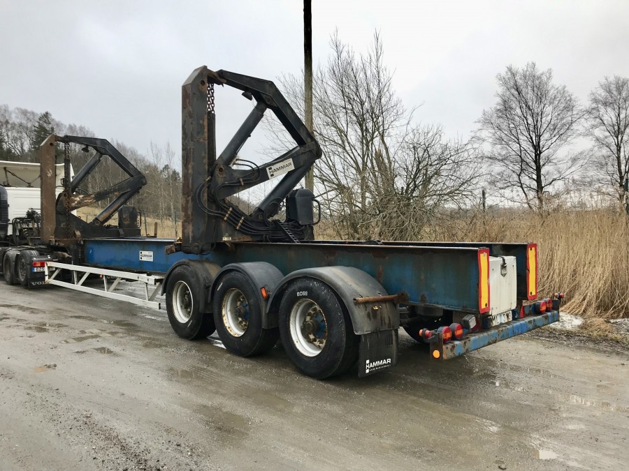 Dragbil med Hammar lift trailer