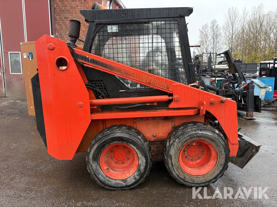 Kompaktlastare Thomas T173 med grävaggregat och redskap