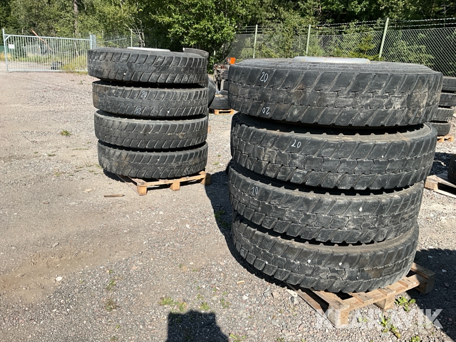 Lastbilsdäck / anläggningsdäck Michelin 325/95-24 8st
