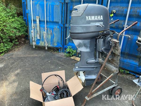Båtmotor Yamaha F50 med powertrim och lång rigg