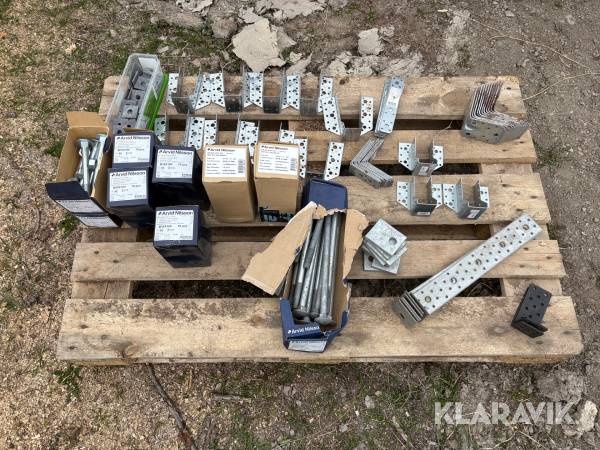 Blandpall med vagnsbult vinklar, brickor och balkskor Arvid Nilsson Med Mera