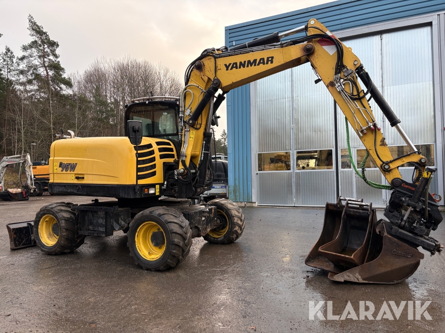 Grävmaskin Yanmar B95W med flera redskap