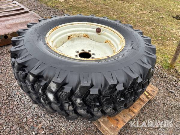 Däck med fälg till traktorgrävare Nokian 18.4-30 1st