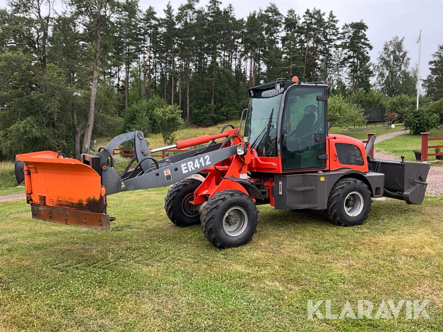 Hjullastare Everun ER412 med vikplog och Sandspridare
