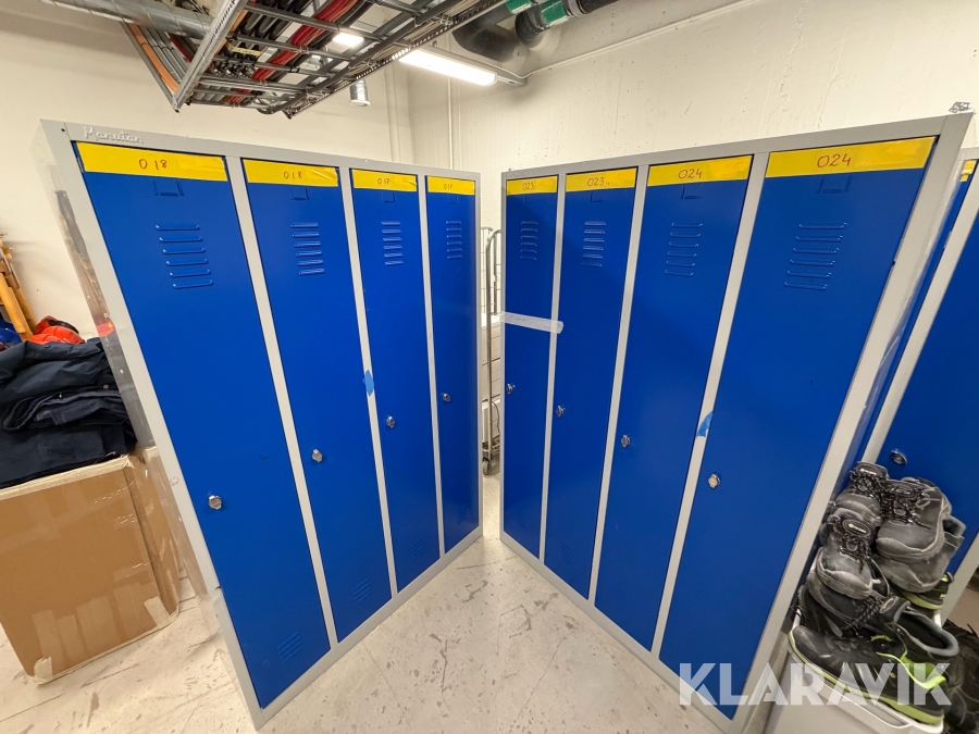 Omklädningsskåp 4 st med tillhörande sittbänk Manutan
