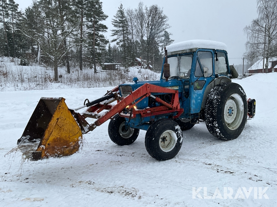 Veterantraktor Ford 5000 med lastare och betesputs