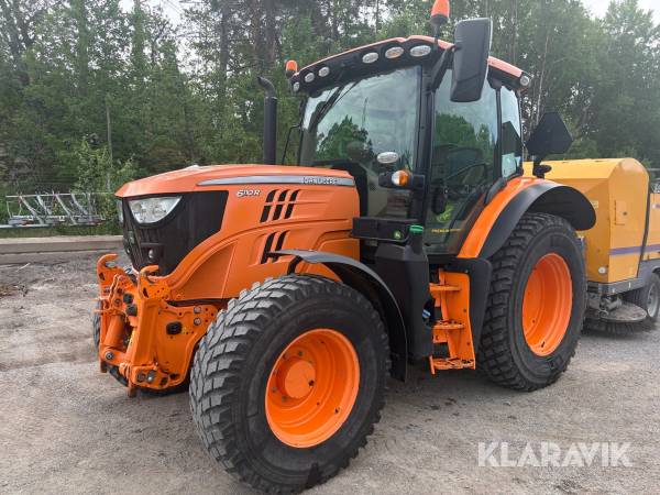 Traktor John Deere 6110R