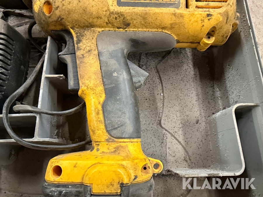 Fettspruta Dewalt DC540