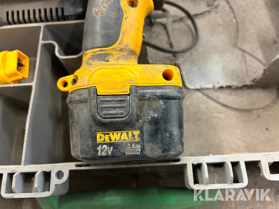 Fettspruta Dewalt DC540