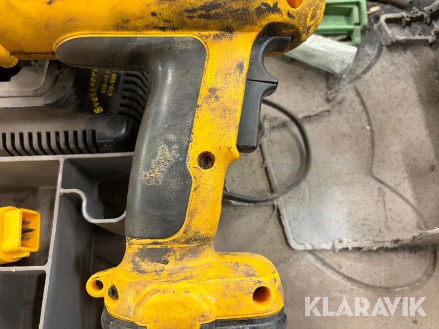 Fettspruta Dewalt DC540