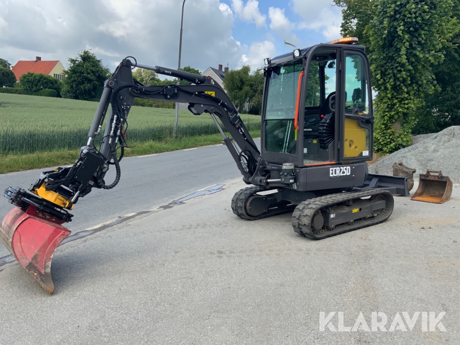Minigrävmaskin Volvo ECR25 D med tiltrotator och 3 skopor