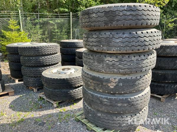 Lastbilsdäck/ anläggningshjul Michelin X works 325/95R24 8st