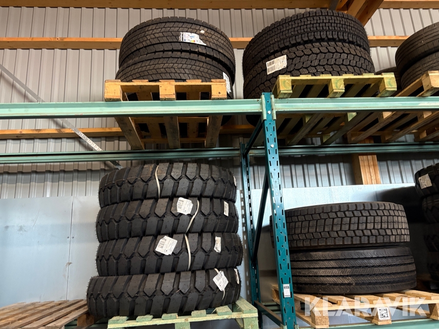 Däcklager med däck för tunga fordon