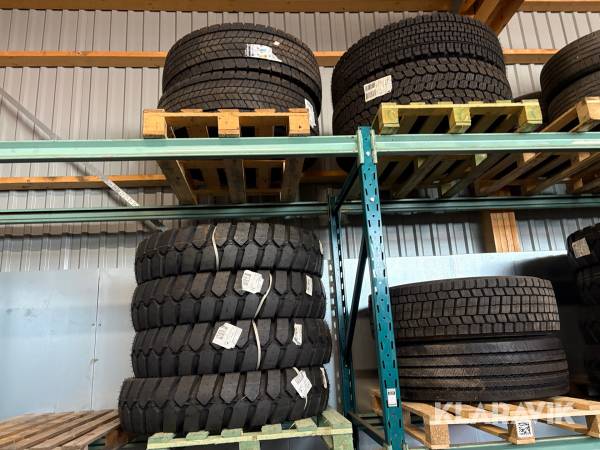 Däcklager med däck för tunga fordon