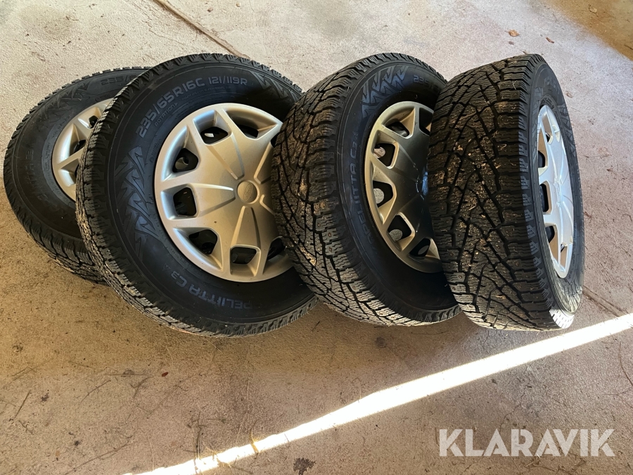 Vinterdäck med plåtfälg och navkapsel Nokian Hakkapeliitta 4 st