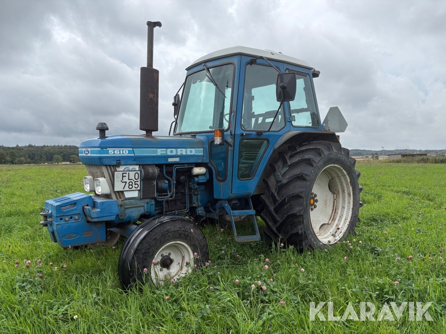 Traktor Ford 5610