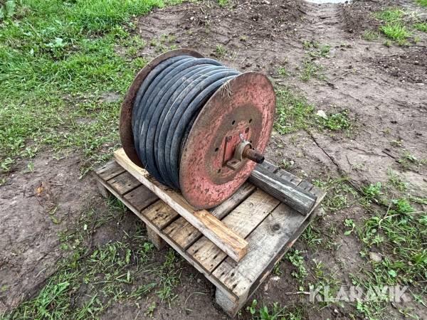 Spolslang på hydraulisk slangvinda