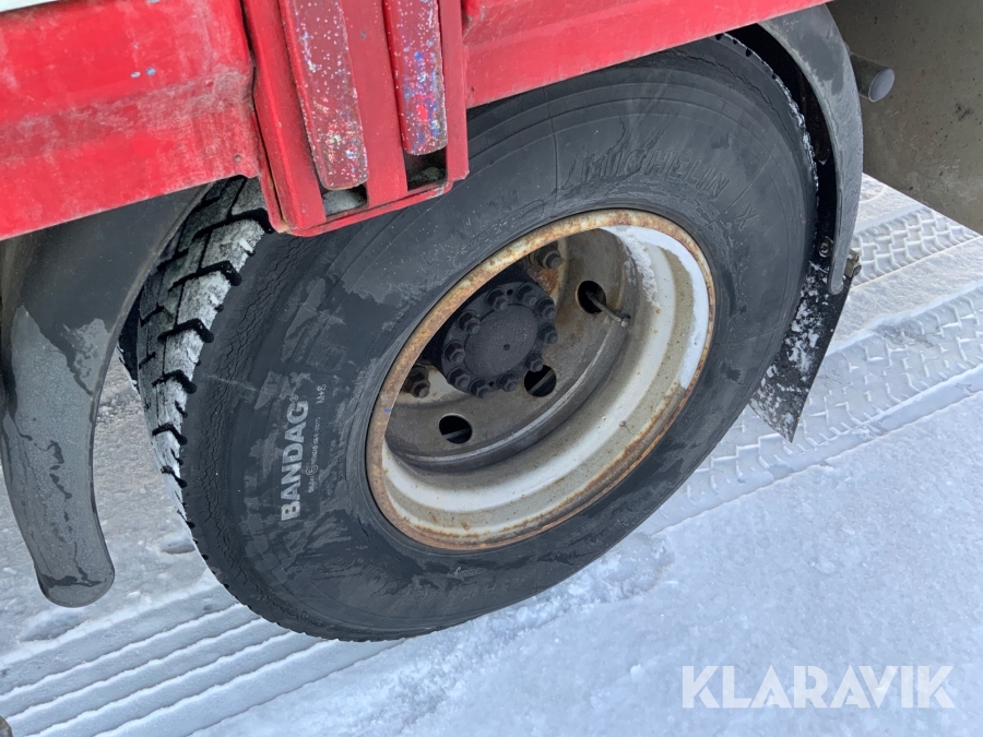 Lastbil med flak och kran Volvo FL 610 4x2, Borgholm,