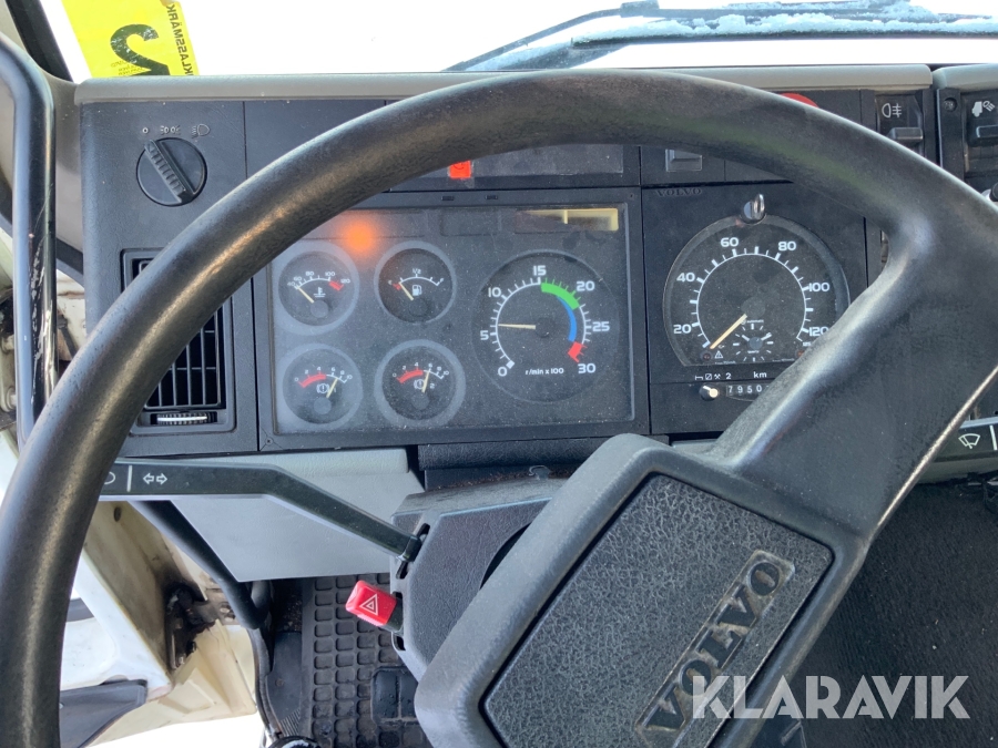 Lastbil med flak och kran Volvo FL 610 4x2, Borgholm,