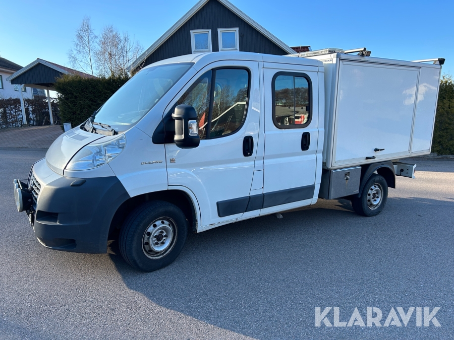 Lätt lastbil Fiat 130 Multi Jet med skåp