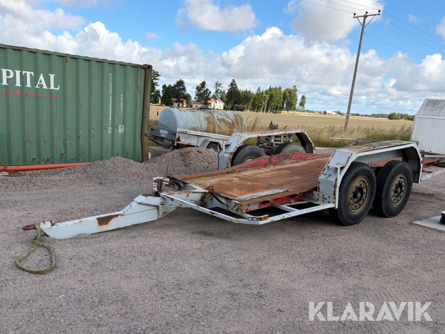 Maskinsläp lastar ca 14ton