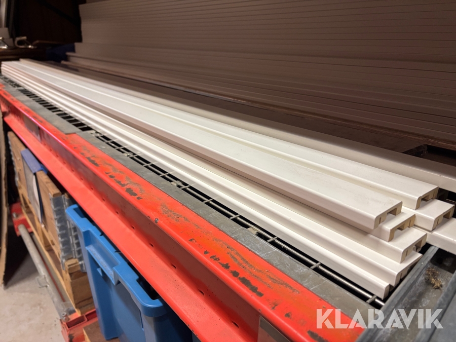 List 20st med frästa spår