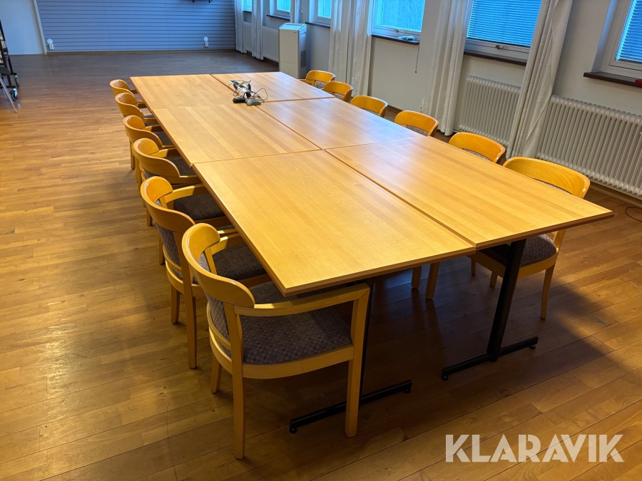 Konferensbord med 12 stolar