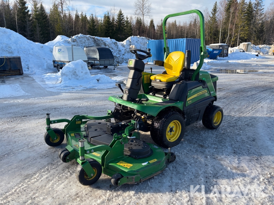 Gräsklippare John Deere 1570 med 7 IRON PRO 72 4WD