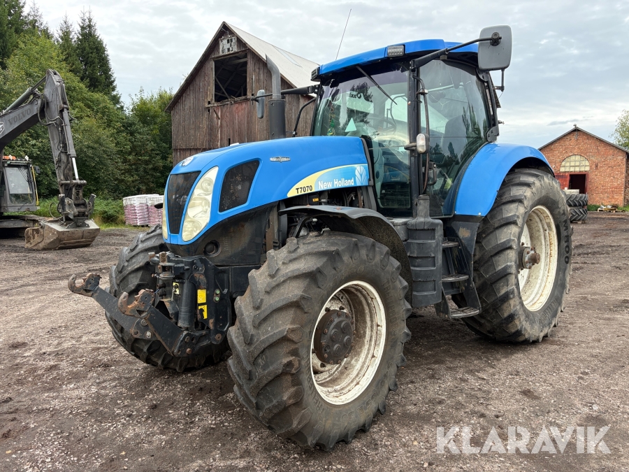 Traktor New Holland T7070 med frontlyft/PTO
